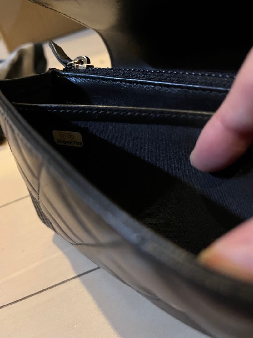 CHANEL 美品　ボーイ　長財布　マトラッセ　ブラック　シルバー