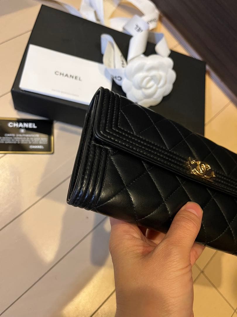 CHANEL 美品　ボーイ　長財布　マトラッセ　ブラック　シルバー