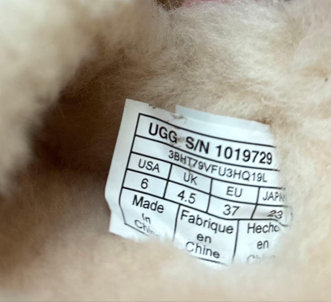 【新品・未使用】UGG アグ　クリスタルと花のモカシン　23㎝