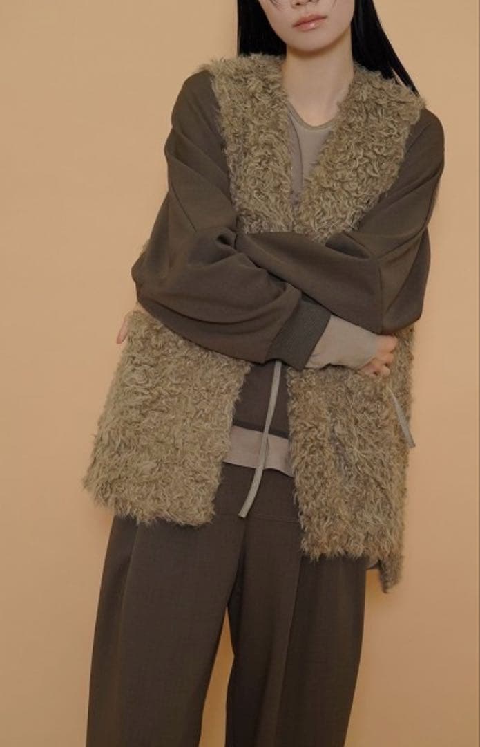 最終価格！新品 CYAN TOKYO バックオーバーカーリーファーベスト