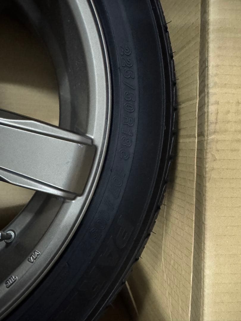 ハイエース　essex 18インチ ホイールタイヤセット