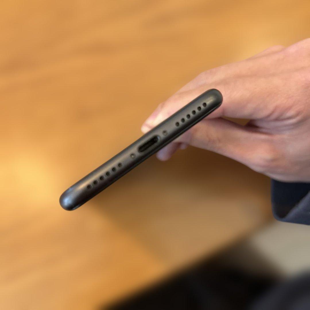 【美品】Apple iPhone 8 64GB ブラック