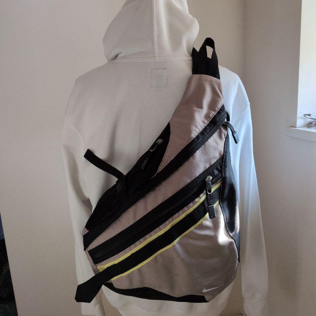 希少　00s NIKE SLING BAG y2kワンショルダースリングバック