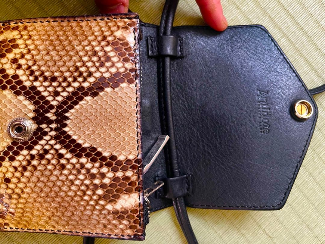 本日限定　値下げアンチドートバイヤーズクラブ　ウエストバッグ　パイソン