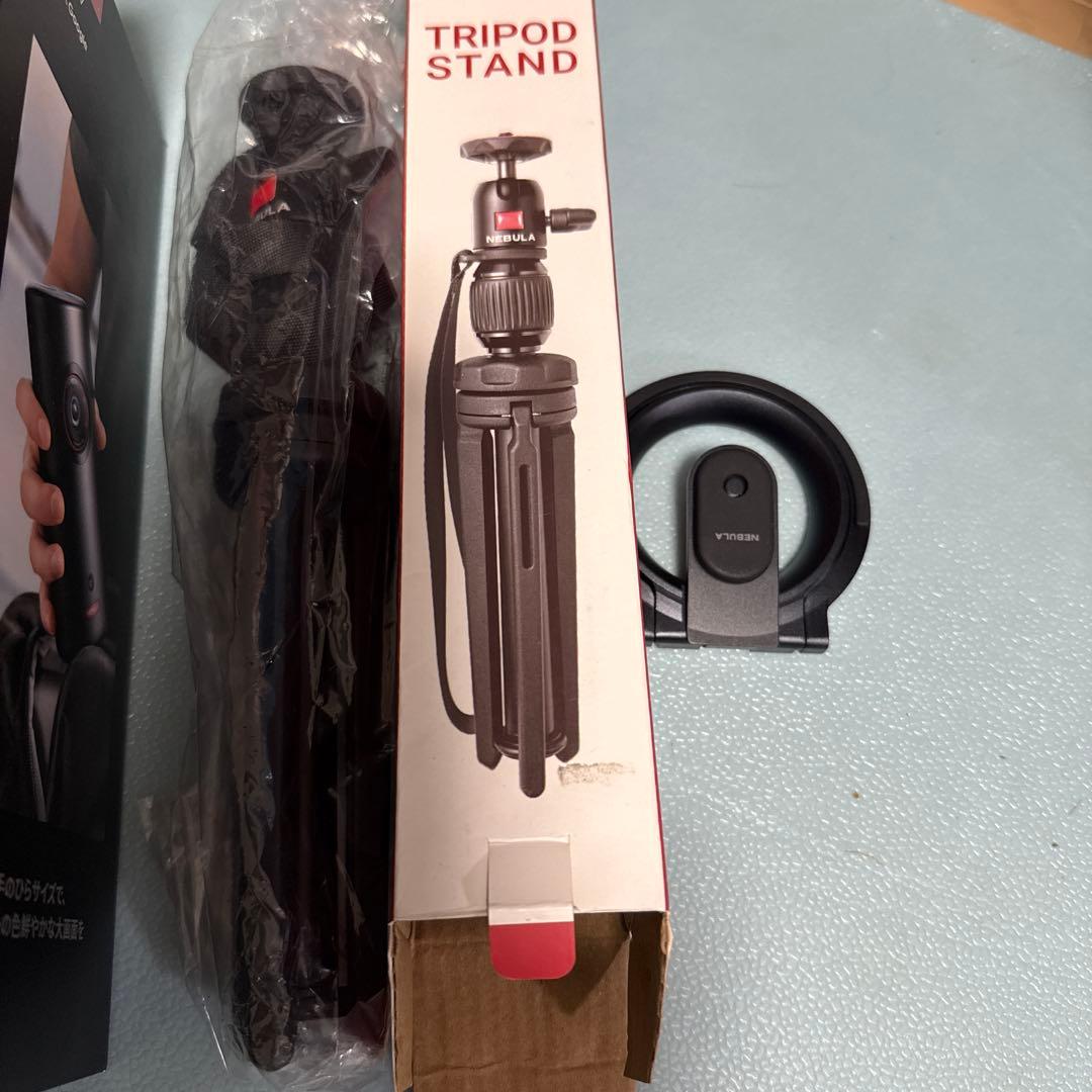 Nebula Capsule 3 Laser 本体と三脚スタンド