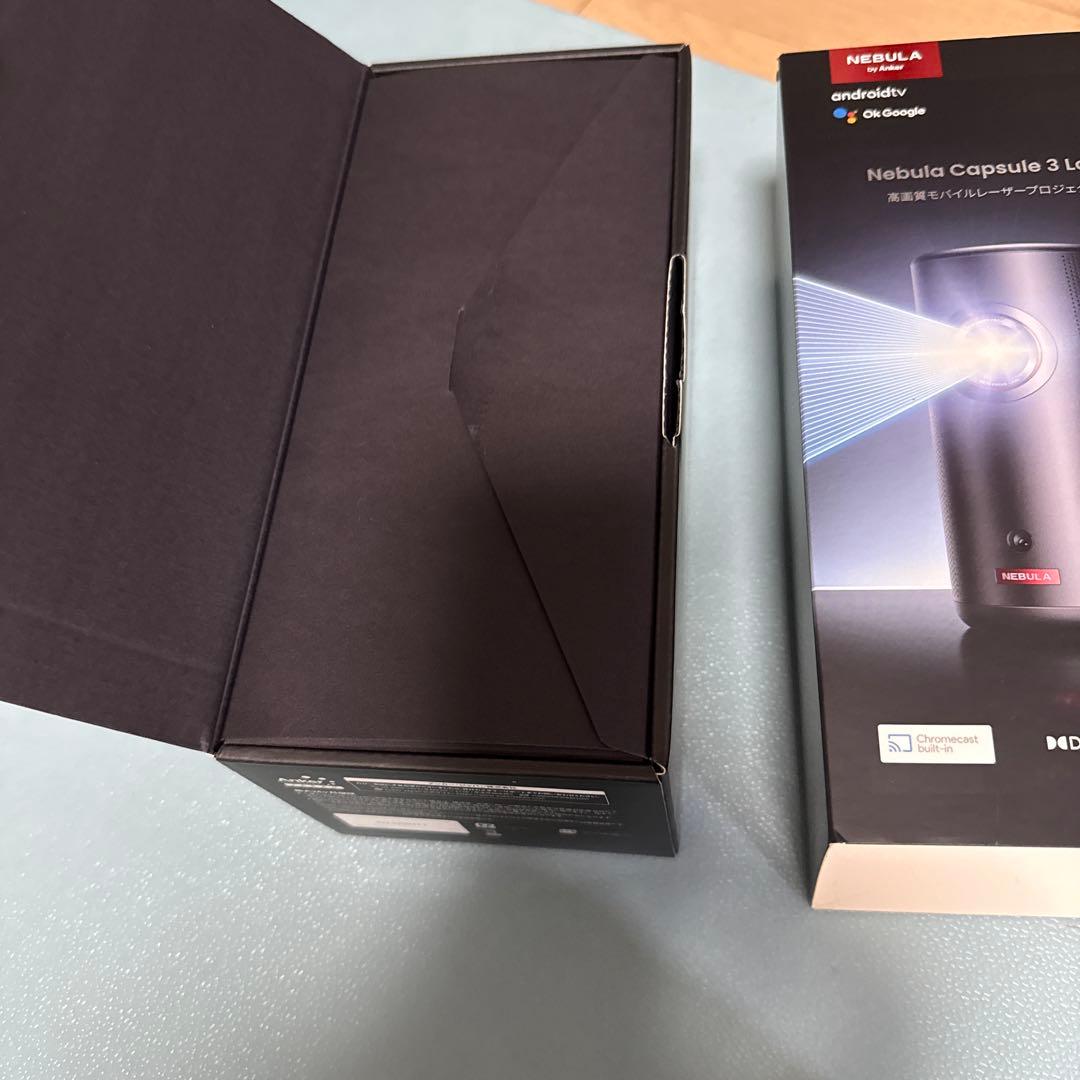 Nebula Capsule 3 Laser 本体と三脚スタンド