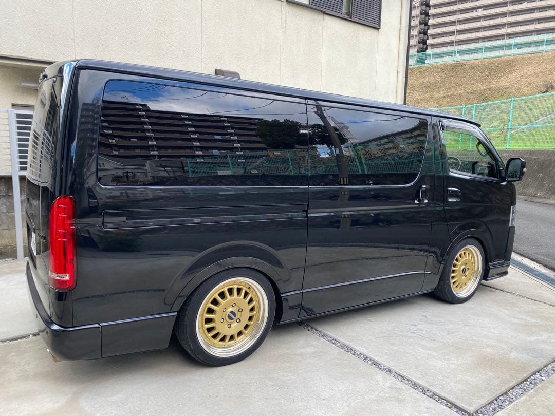 ハイエース 200系　ダウンルックオーバーフェンダー　209ブラック