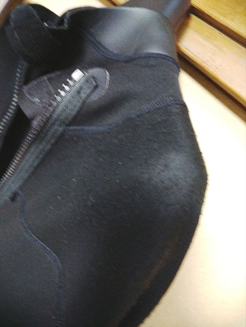 Quiksilver 2ミリフルスーツ黒 ロゴゴールド