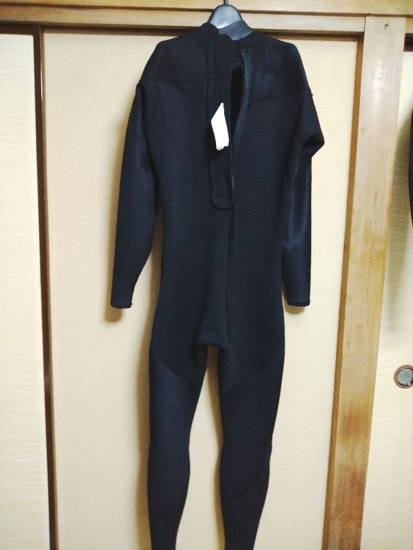 Quiksilver 2ミリフルスーツ黒 ロゴゴールド