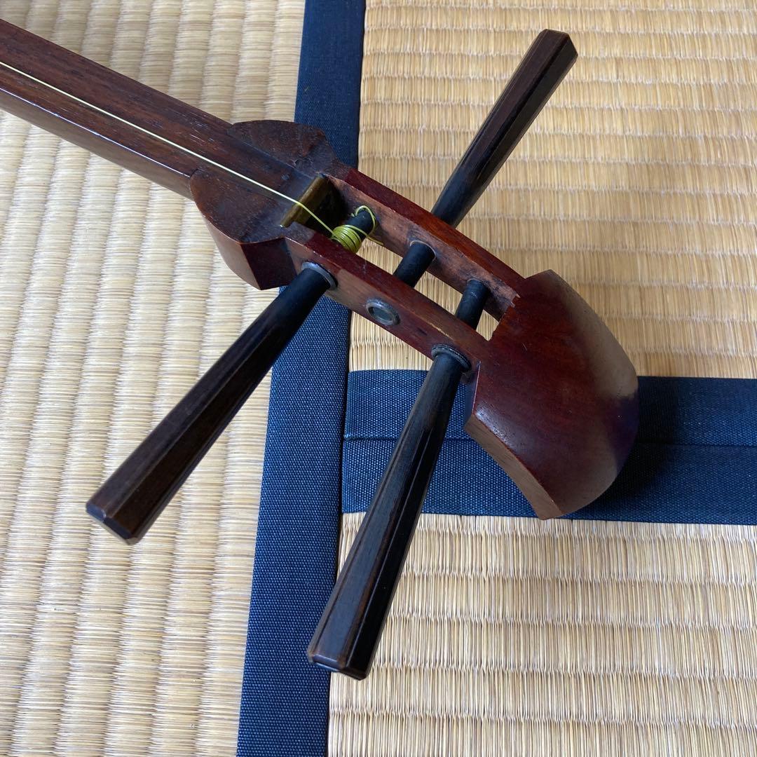 三味線1棹と収納用長袋、三味線の￼ソフトケース及び三味線2丁立箱1箱の4点セット