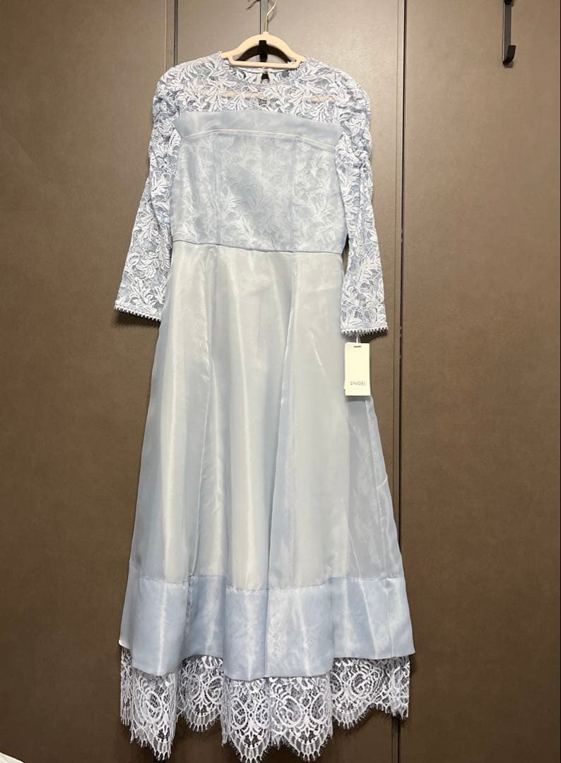 新品✨SNIDEL　ボリュームフレアレースドッキングドレス　結婚式　ライトブルー