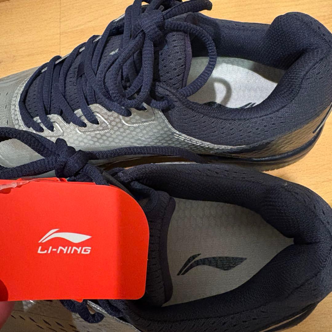 LI-NING バドミントンシューズ シルバー/ネイビー