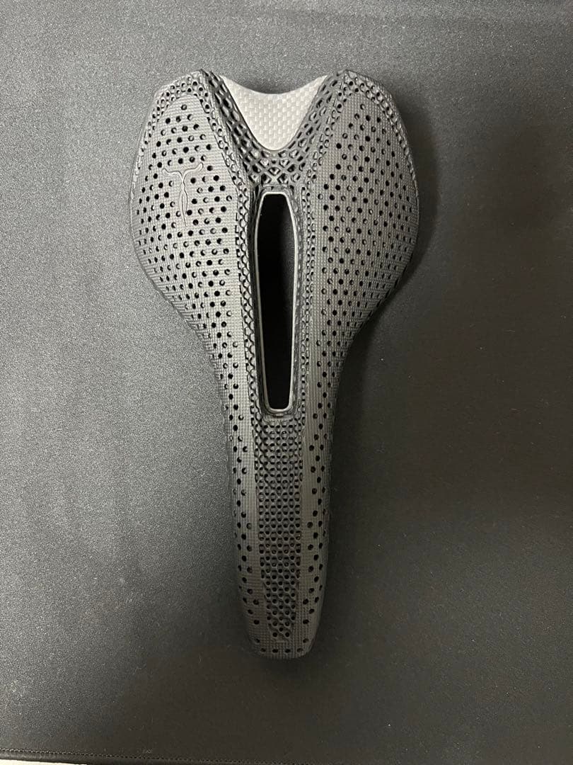 ELVES Magical OSSE PRO カーボン 3D サドル 135mm