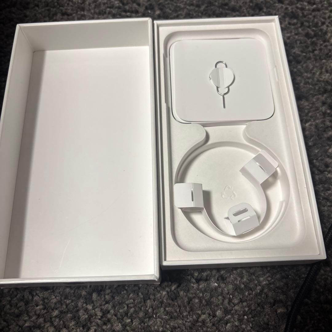 Apple iPhone SE (第2世代) ブラック 本体