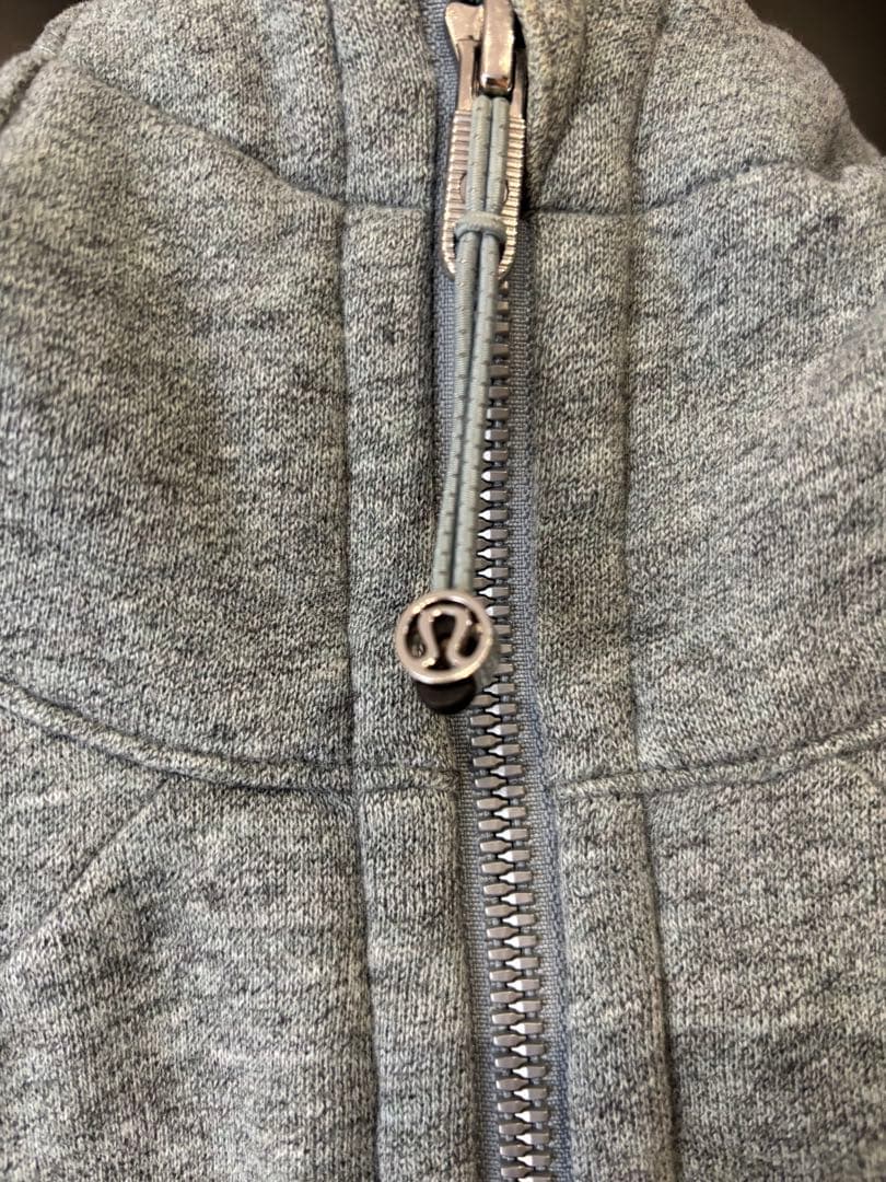 ルルレモン　スキューバフーディ　2サイズ　薄いブルー　超美品