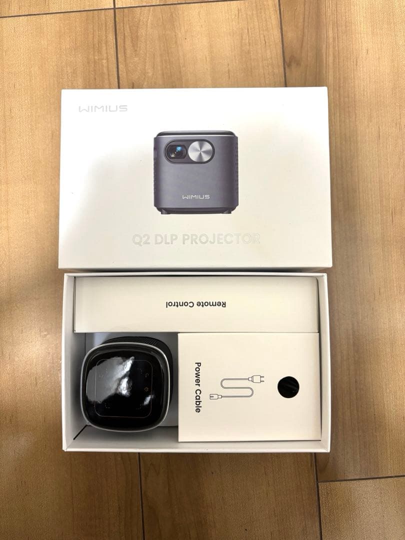 美品　ミニ　プロジェクター ポータブル コンパクト