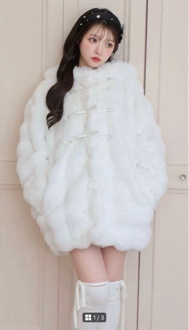 エムミーエメ Ribbon fake fur coat White