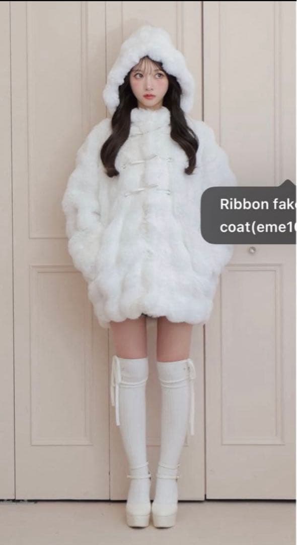 エムミーエメ Ribbon fake fur coat White