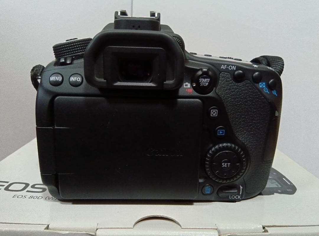 Canon EOS 80Dボディ おまけレンズ付き