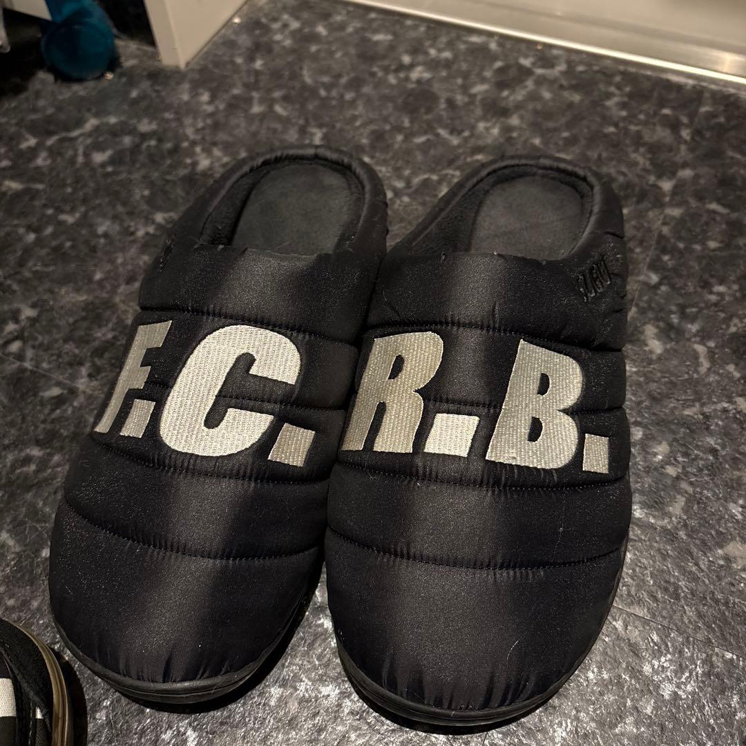 kkkさま F.C.R.B. subs ロゴ入り ブラックサンダル