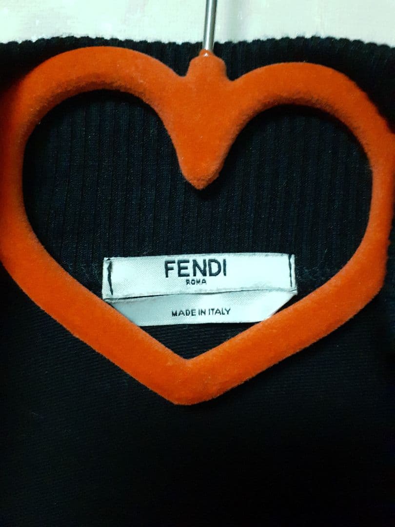 れもん！！【美品】FENDI ブラック ジップアップジャージジャケット