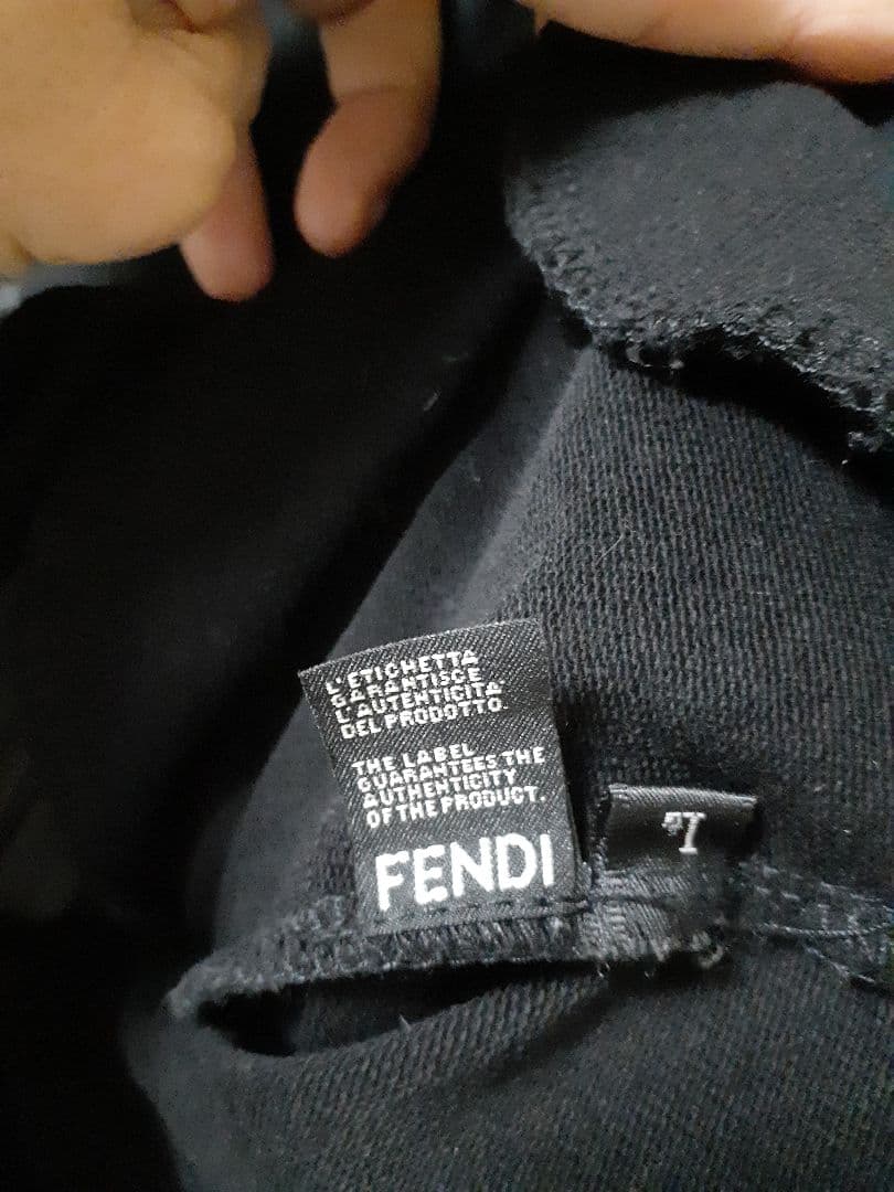 れもん！！【美品】FENDI ブラック ジップアップジャージジャケット