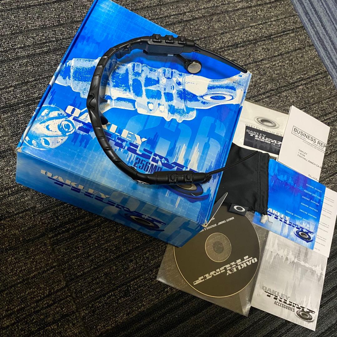 Oakley Thump ブラック サングラス