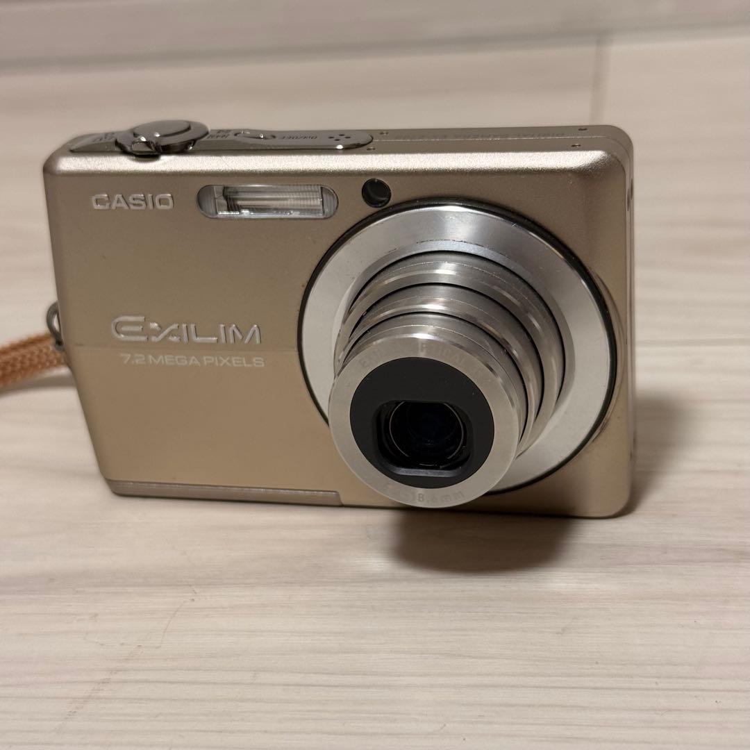 美品　CASIO EXILIM EX-Z700 デジカメ ゴールド　 軽量