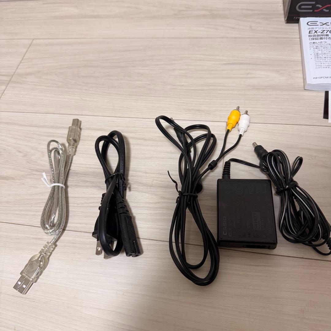 美品　CASIO EXILIM EX-Z700 デジカメ ゴールド　 軽量