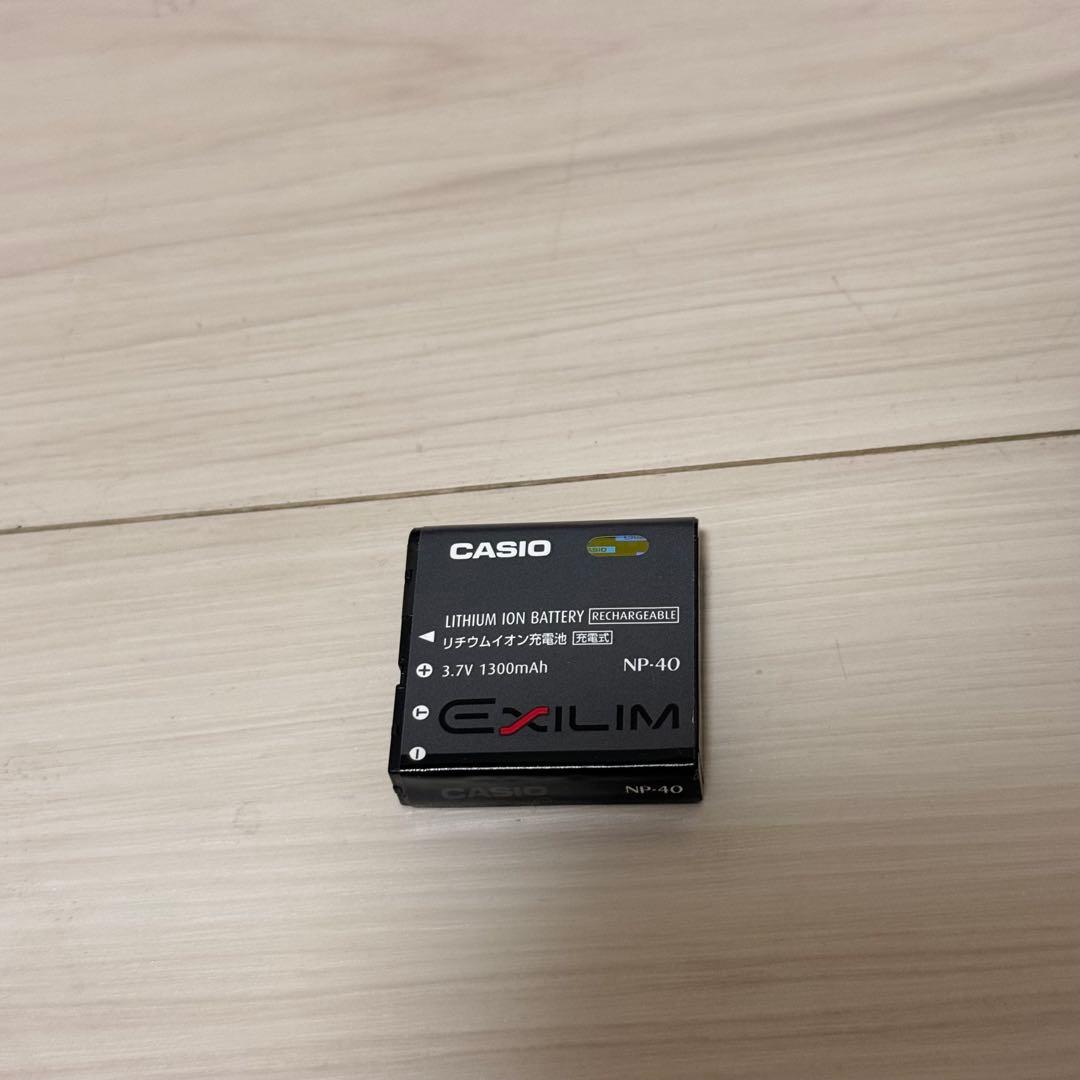 美品　CASIO EXILIM EX-Z700 デジカメ ゴールド　 軽量