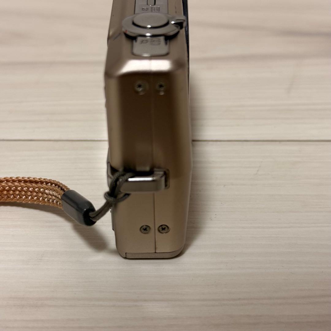 美品　CASIO EXILIM EX-Z700 デジカメ ゴールド　 軽量