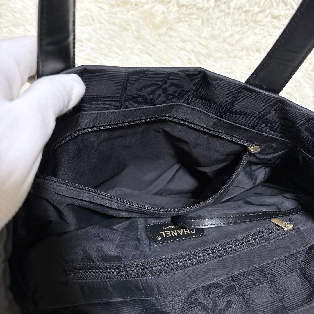 CHANEL ニュートラベルライン PM ココマーク ハンドバッグ 底鋲 8番台