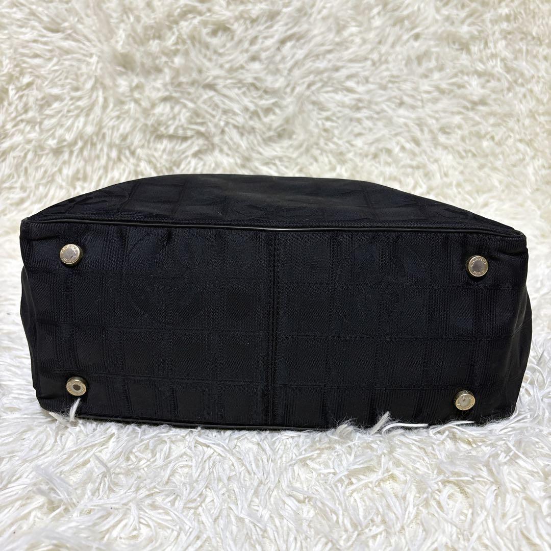 CHANEL ニュートラベルライン PM ココマーク ハンドバッグ 底鋲 8番台