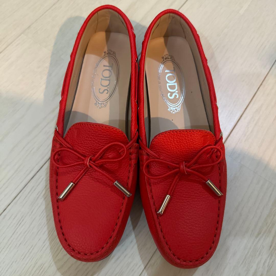 TOD'S レッド ローファー　新品同様