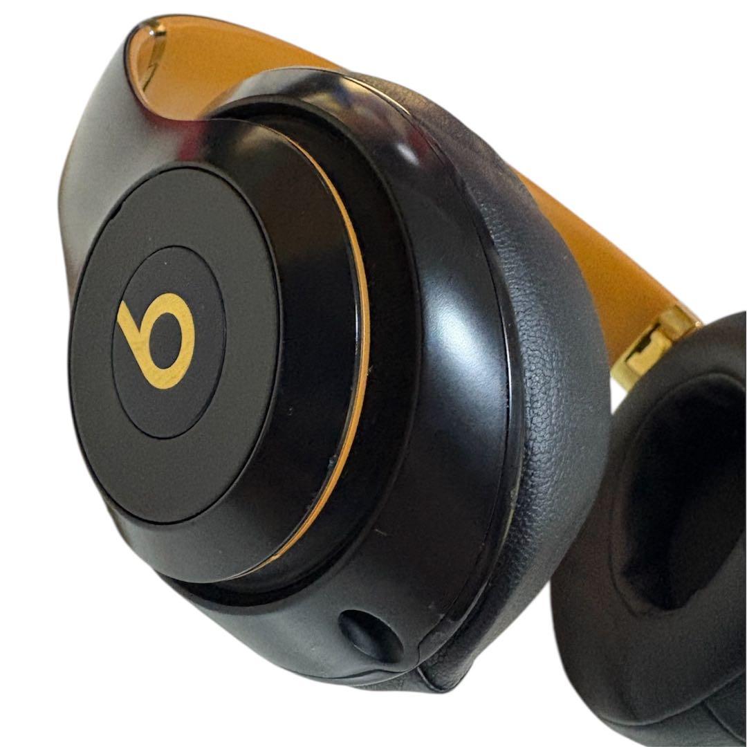 Beats ワイヤレスヘッドホン ブラック/ゴールド 純正ケース充電ケーブル付き