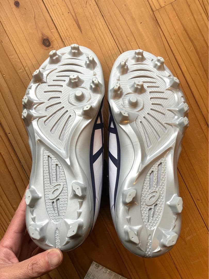新品未使用品asics スパイク27.5㌢