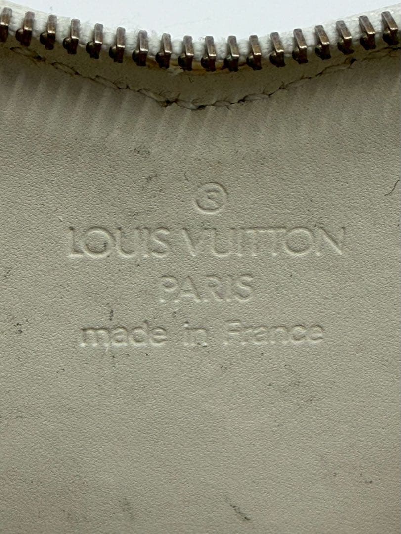 ルイヴィトン　ハート型ケース　ヴェルニポルトモネクール　イエロー