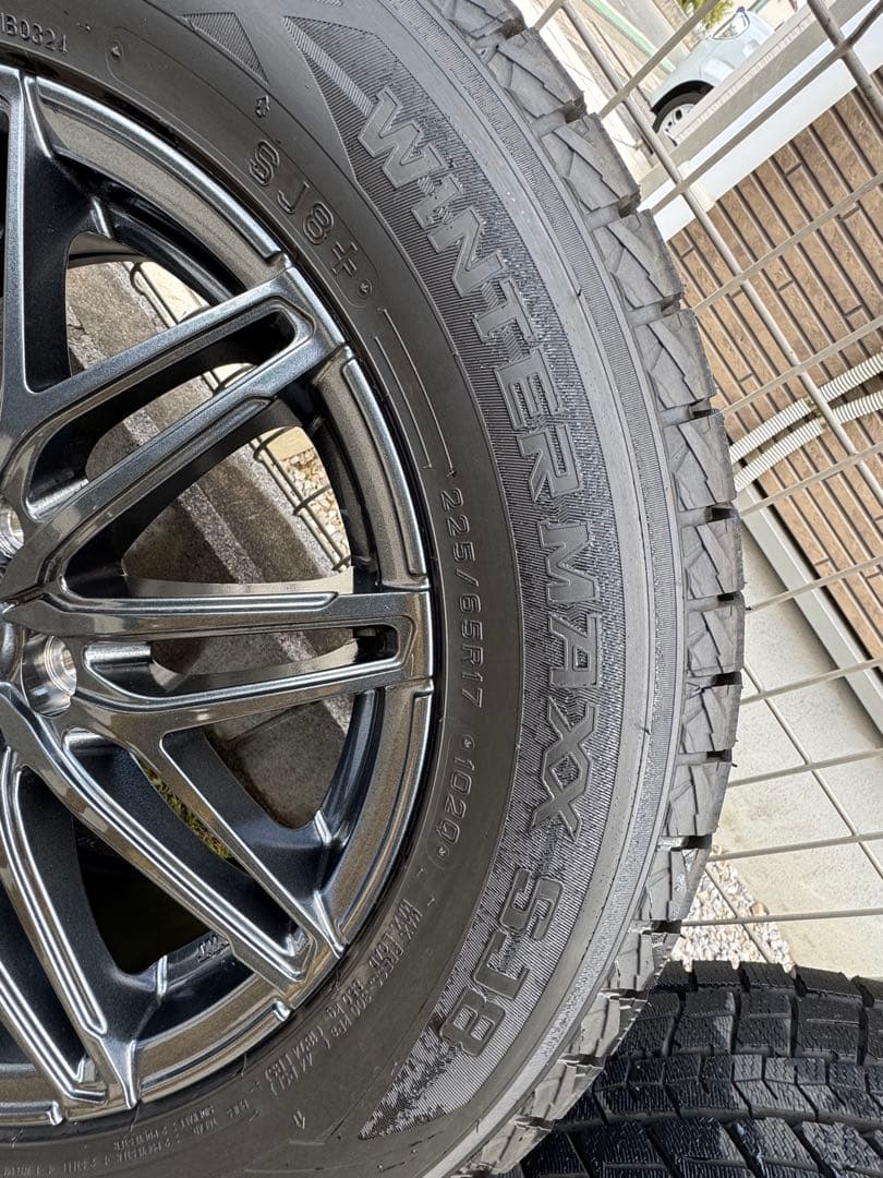 40ヴェルファイア／アルファード用 17インチスタッドレスタイヤ 4本 バリ溝