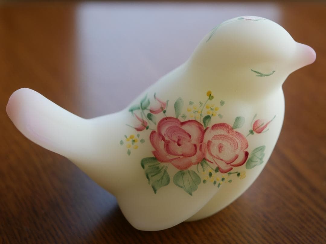 フェントン ペイント付き小鳥フィギュリン （９５周年記念・タグ無し）