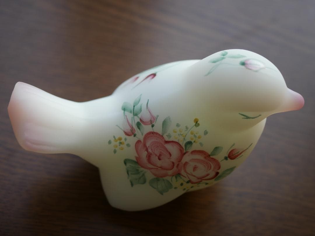 フェントン ペイント付き小鳥フィギュリン （９５周年記念・タグ無し）