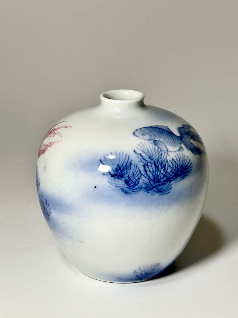 富永源六　釉下彩金魚図小花瓶　源六焼　嬉野焼　有田　伊万里