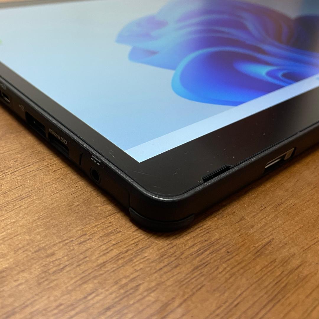 大画面13.3インチ軽量で使いやすい富士通タブレットWindows11カメラ付き