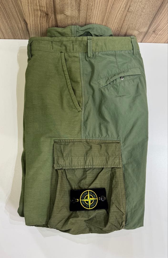 ストーンアイランド　カーゴパンツ　ワッペンロゴ　カーキ