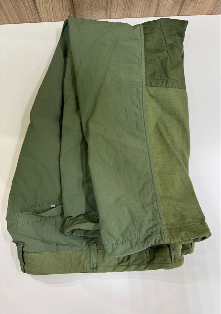 ストーンアイランド　カーゴパンツ　ワッペンロゴ　カーキ