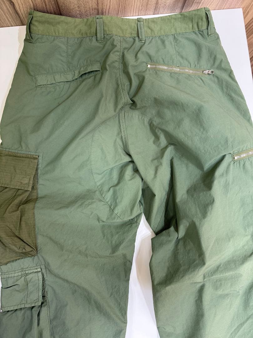 ストーンアイランド　カーゴパンツ　ワッペンロゴ　カーキ