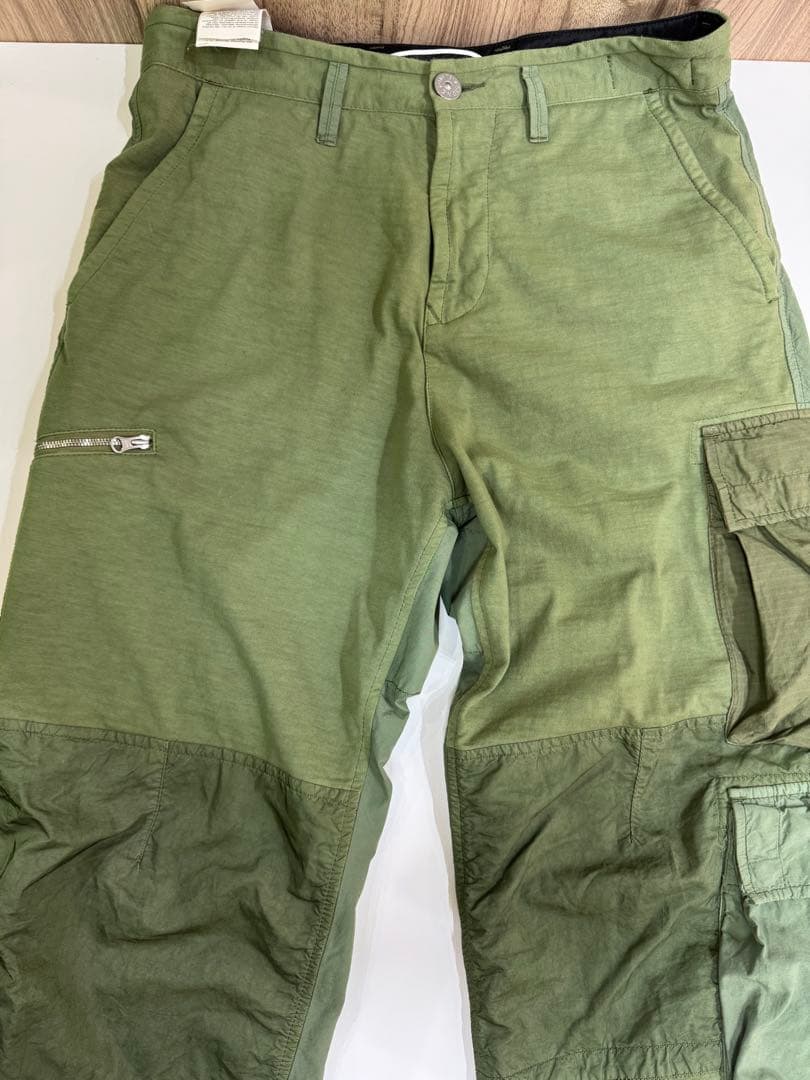 ストーンアイランド　カーゴパンツ　ワッペンロゴ　カーキ