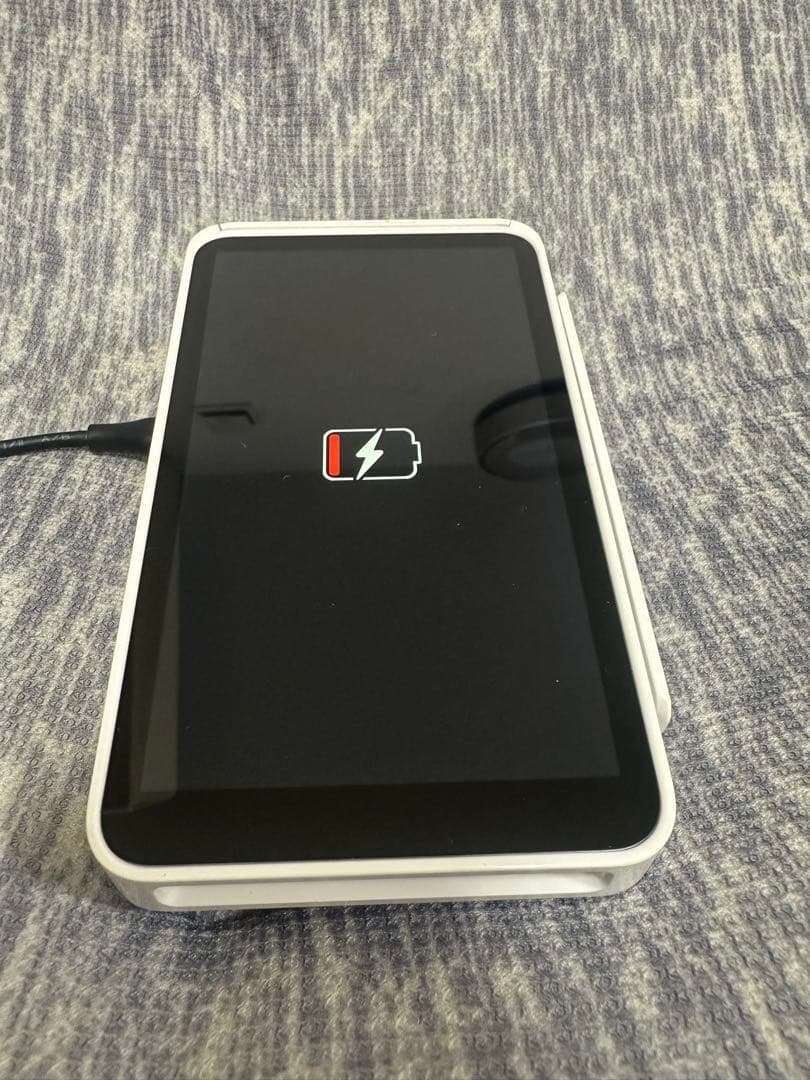 Square ターミナル ホワイト 充電中