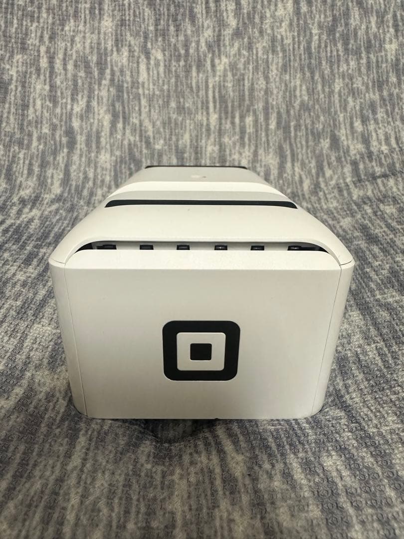 Square ターミナル ホワイト 充電中