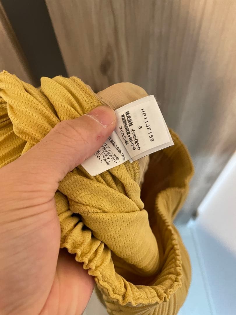 プリーツパンツ　センタープレス　オムプリッセイッセイミヤケ　イエロー　サイズ3