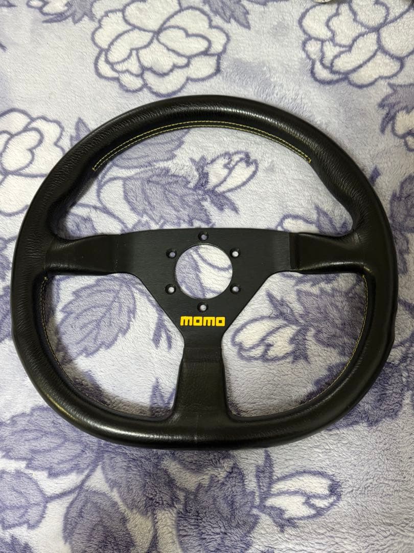 MOMO ヴェローチェレーシングステアリング　350mm